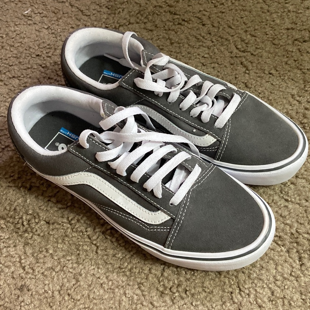 Vans NEW Gray Suede white stripe, soles & laces, Ultra Cush & Light Weight 6.5